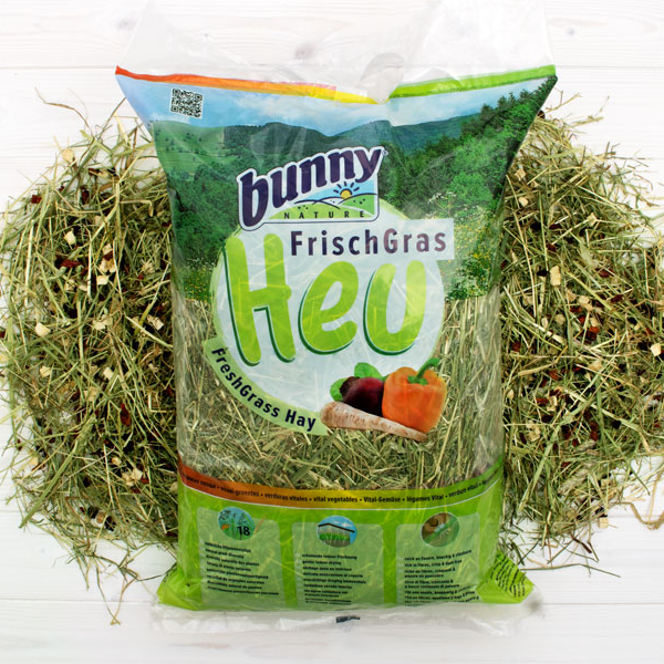 Her får dit kæledyr noget hø hvor der er tilføjet grøntsager og blomster til glæde for din lille ven